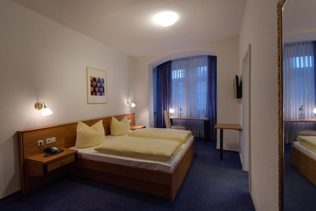 Gasthof Baeren Ochsenfurt Phòng bức ảnh